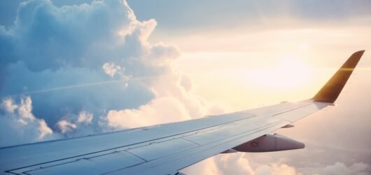 Como Cuidar da Pele em Voos Longos: Guia para Viagens de Avião